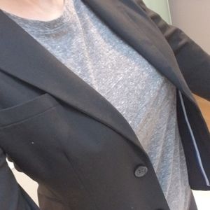 🏷5/$25 Issac mizrahi blazer black size 6